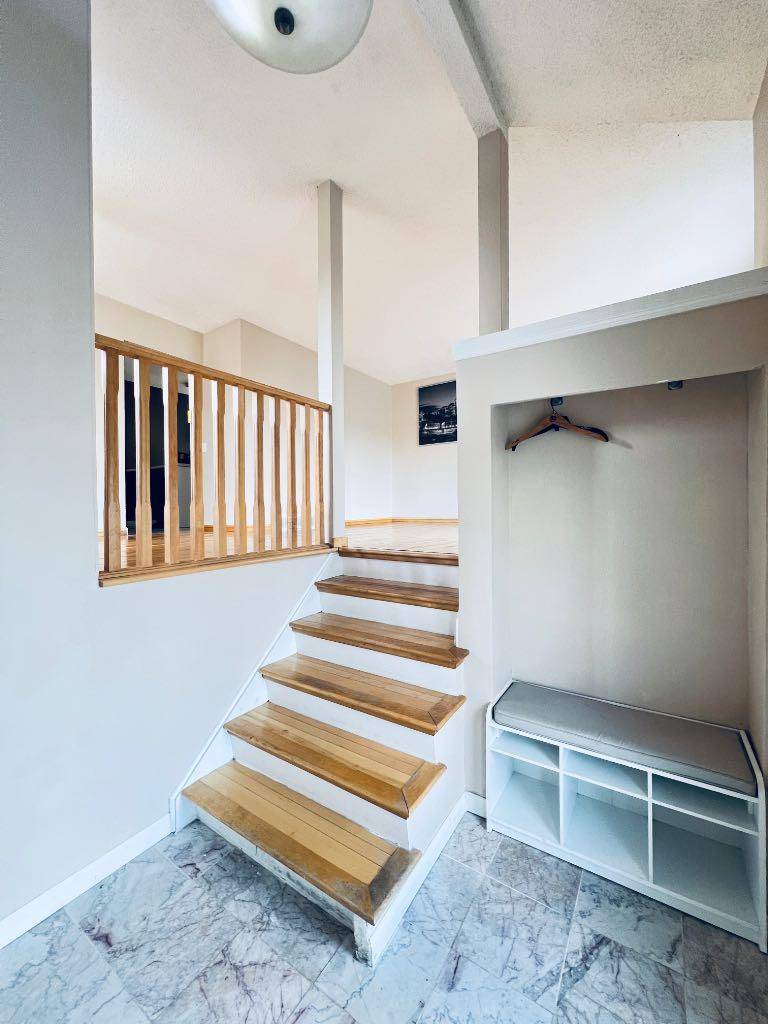 Calgary, AB T2A 6J2,85 Abergale Close Northeast