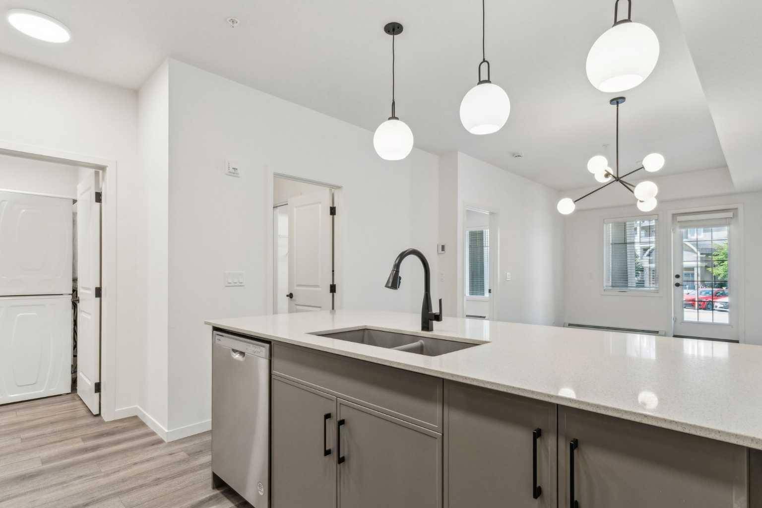Calgary, AB T3M 0T2,140 Mahogany ST SE #109