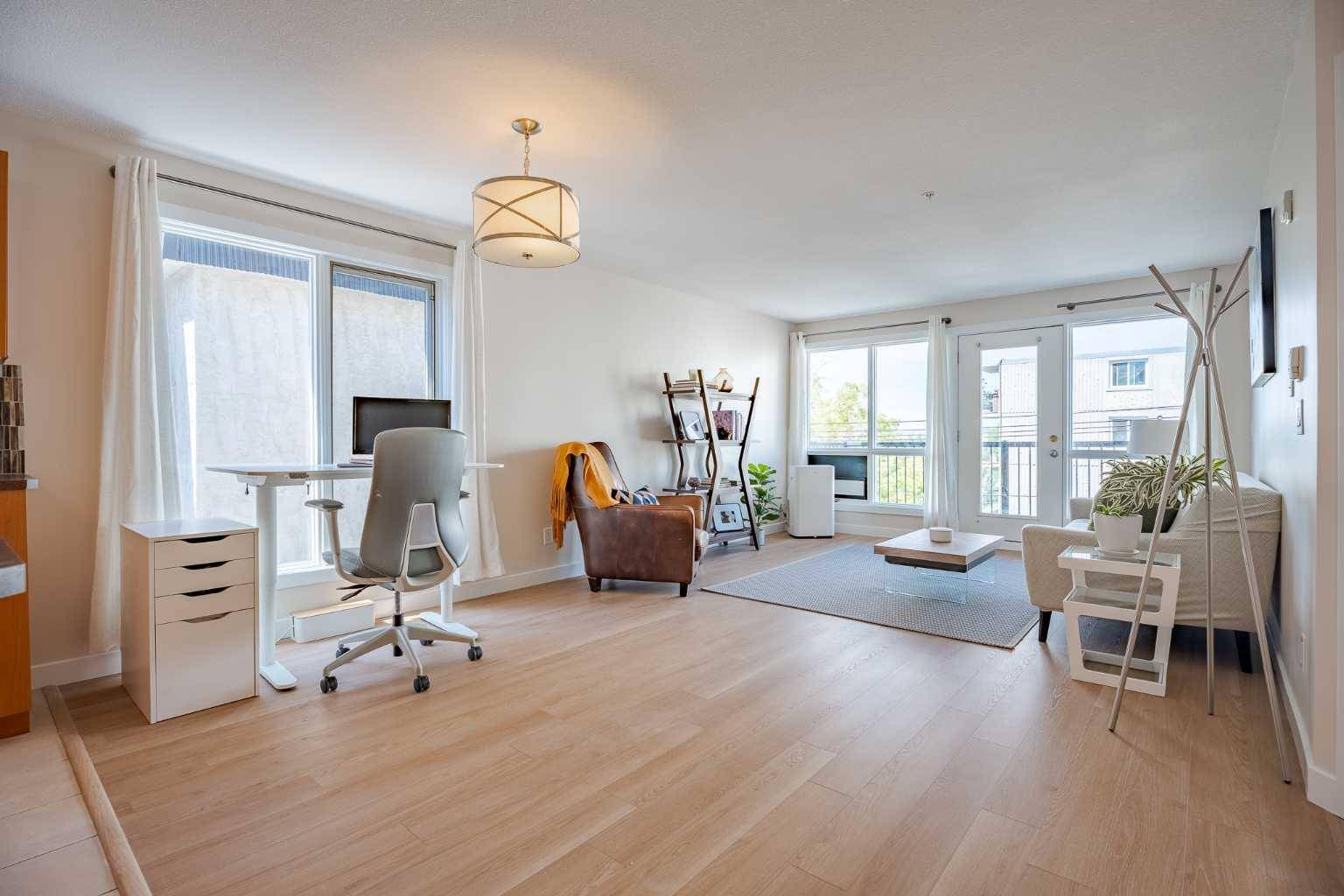1724 26 AVE Southwest #305, Calgary, AB T2T1C8