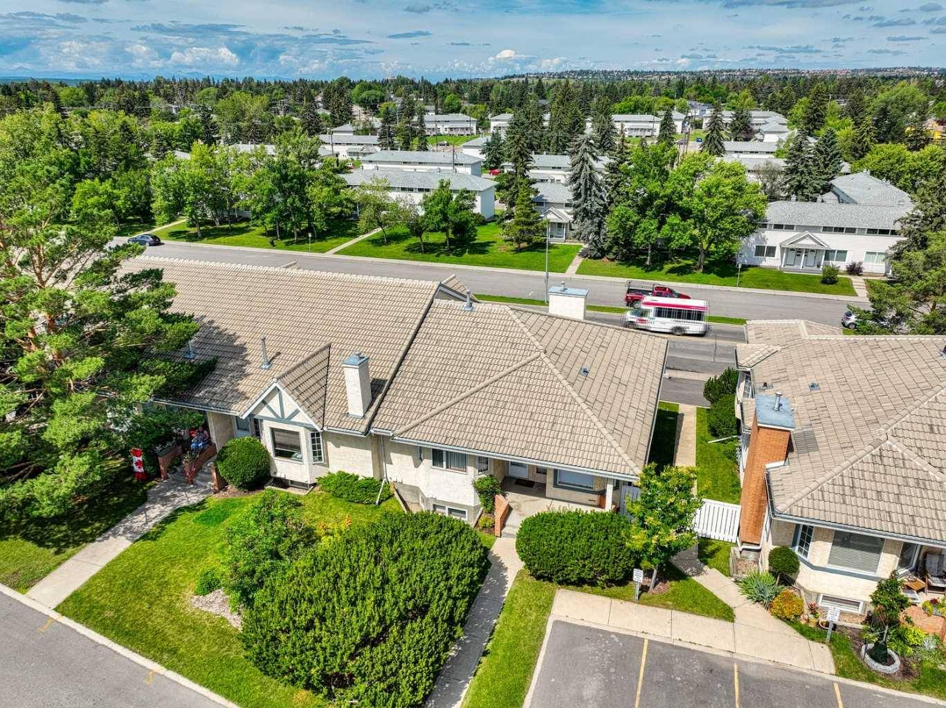 18 Richelieu CT Southwest, Calgary, AB T3E 7E9