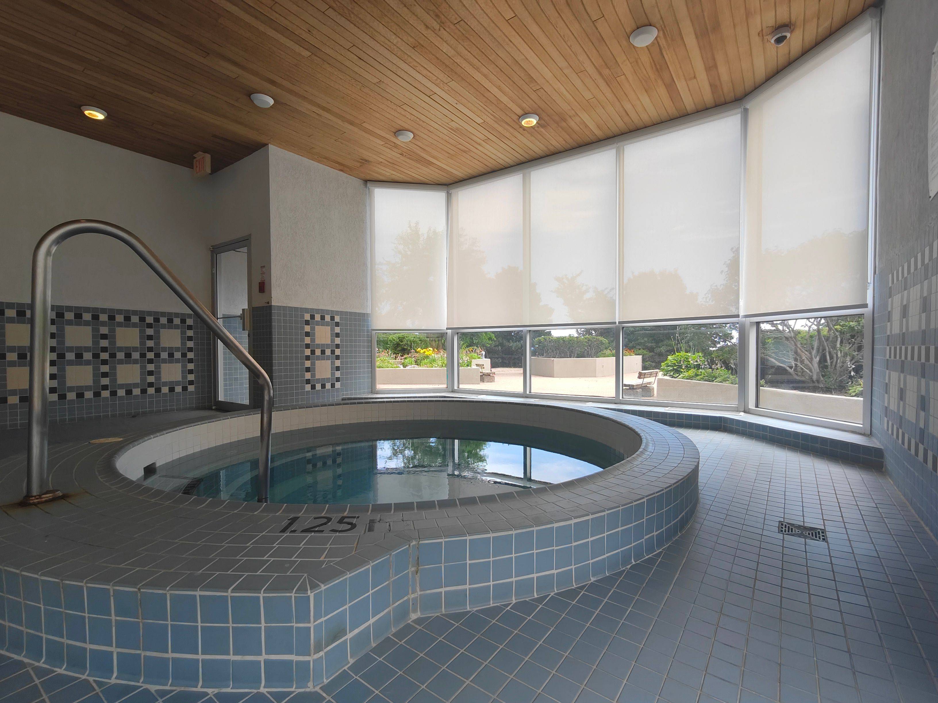 Mississauga, ON L5C 4H3,880 Dundas ST W #1404