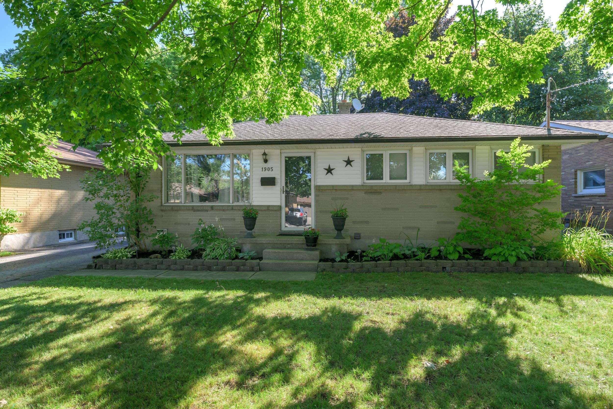 1905 Crystal CRES, London East, ON N5V 1H5
