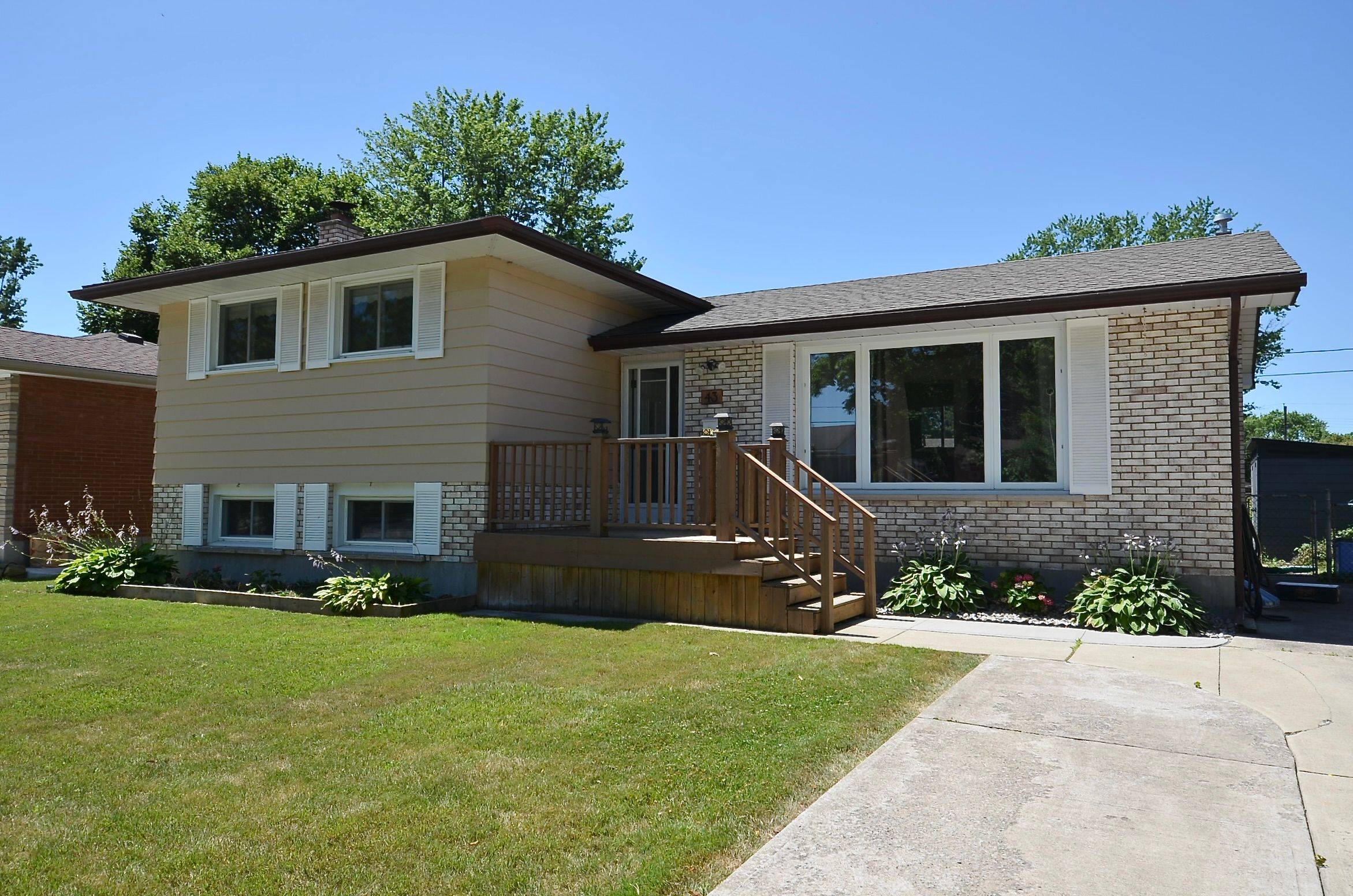 Welland, ON L3C 2X9,43 Loyalist DR