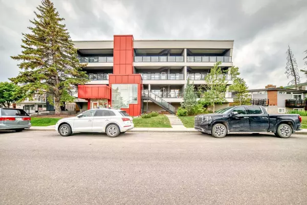 1629 38 ST Southwest #106, Calgary, AB T3C 1T8