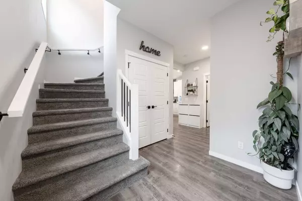 Calgary, AB T2X 4M5,73 Wolf Hollow MNR SE