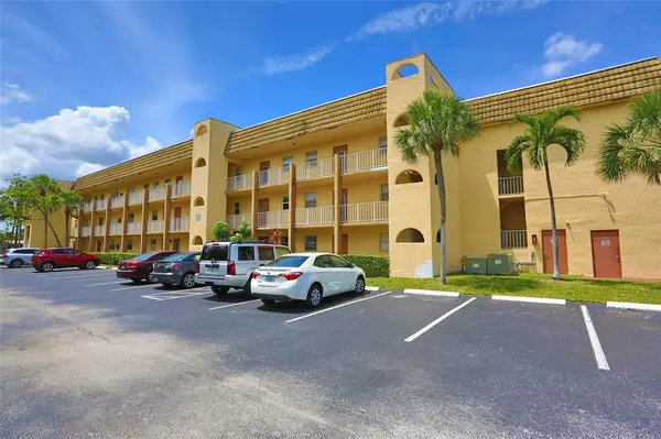 Sunrise, FL 33322,8225 Sunrise Lakes Blvd #305