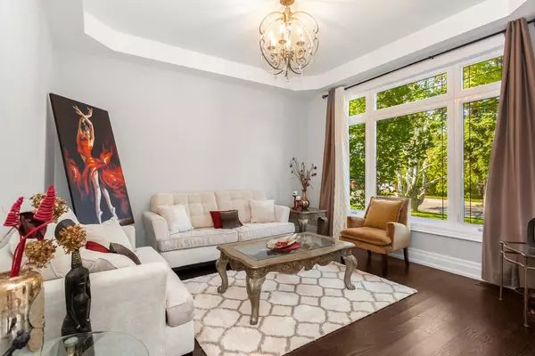 Mississauga, ON L5E 2E3,1220 Meredith AVE