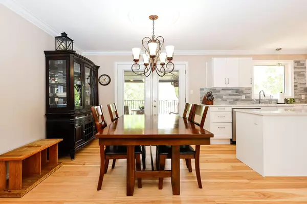 Stratford, ON N5A 2Z9,348 DEVON ST