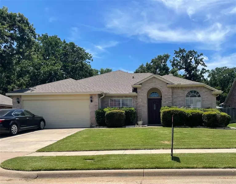 405 Londonderry Lane, Mansfield, TX 76063