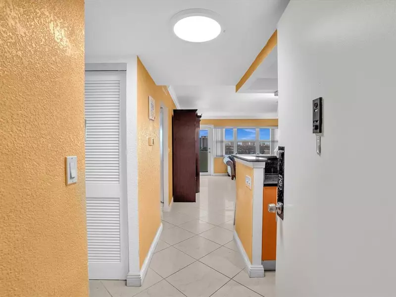401 Golden Isles Dr #1007, Hallandale Beach, FL 33009
