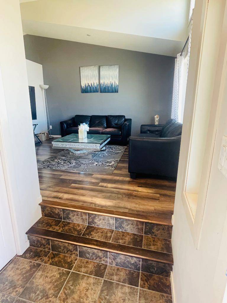Lethbridge, AB T1H 5R4,565 Mary Cameron CRES N