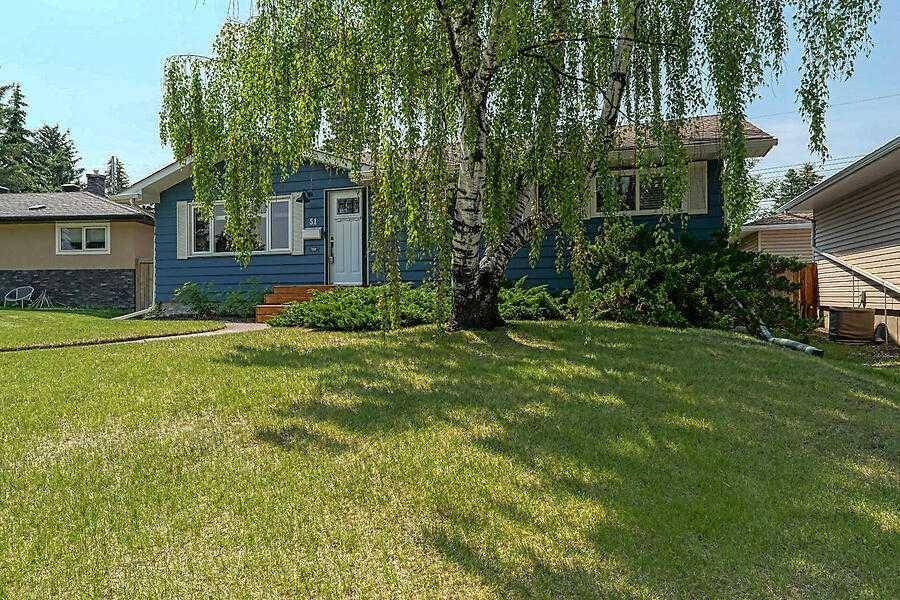51 Hollyburn RD SW, Calgary, AB T2V 3H2
