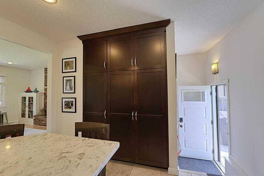 Calgary, AB T2V 3H2,51 Hollyburn RD Southwest