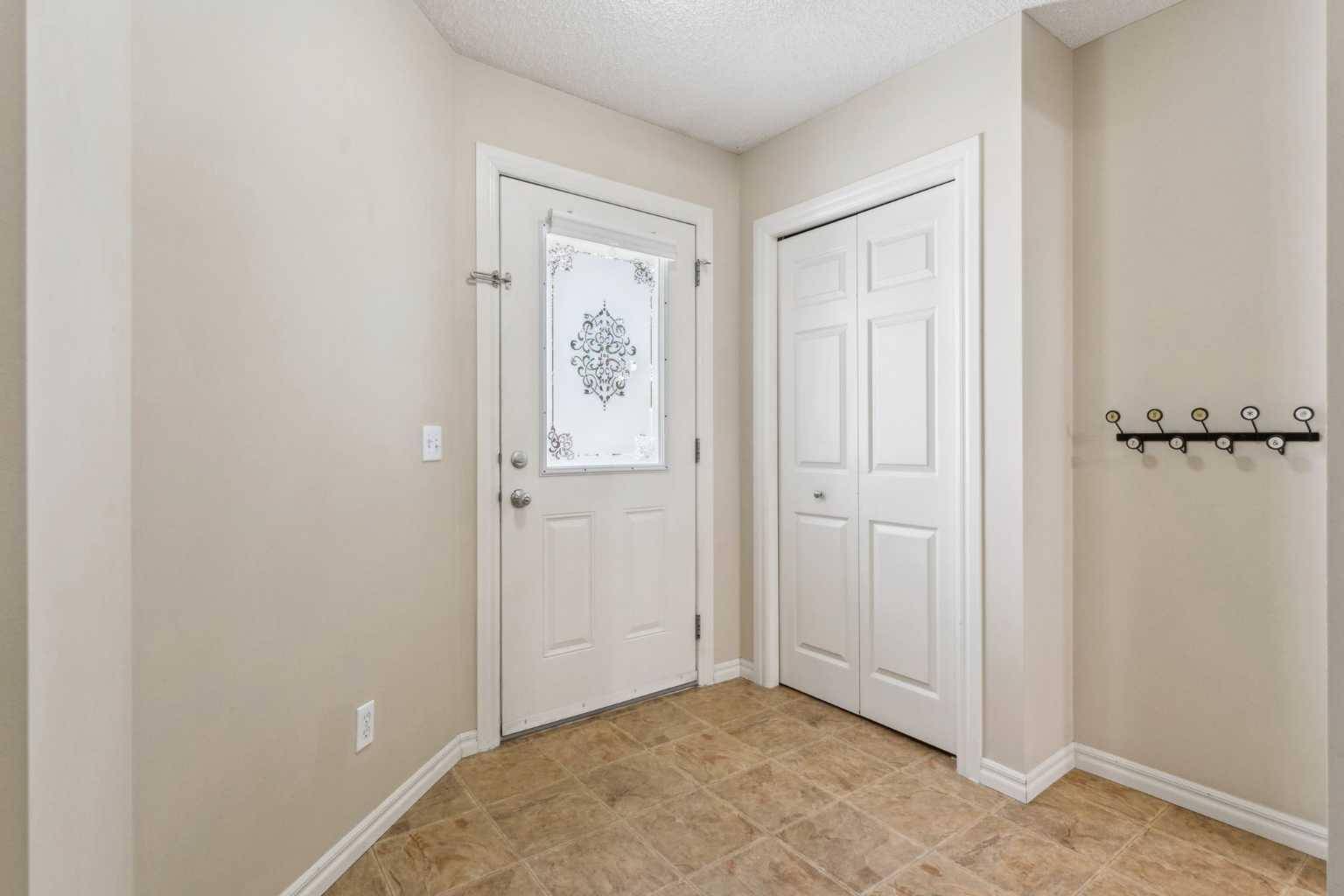 Chestermere, AB T1X 1V1,371 Marina DR #240
