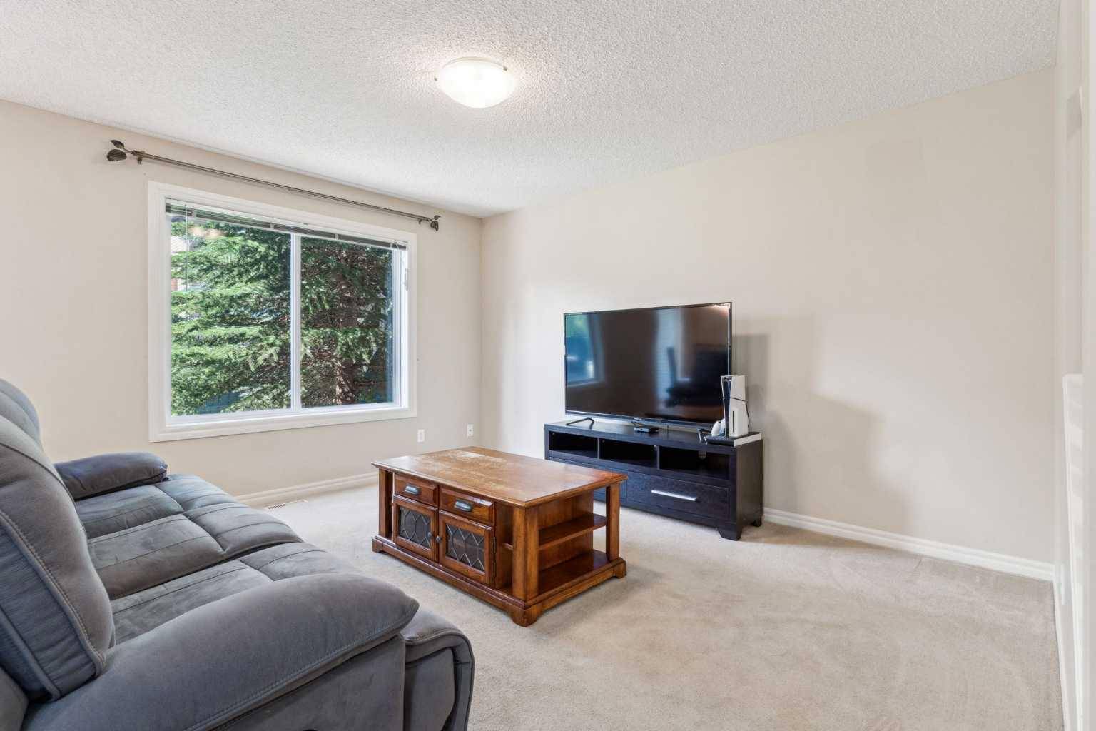 Chestermere, AB T1X 1V1,371 Marina DR #240