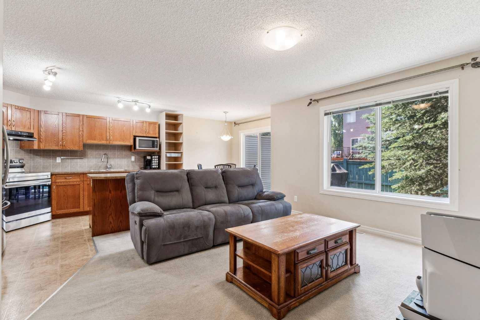 Chestermere, AB T1X 1V1,371 Marina DR #240