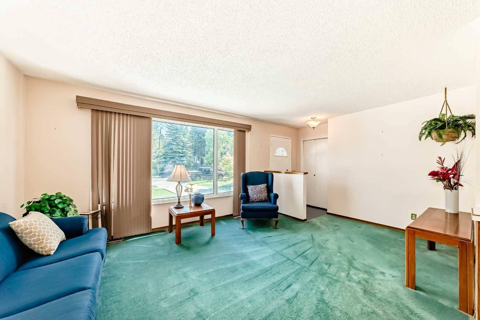 Calgary, AB T2J 4E1,237 Queensland PL SE