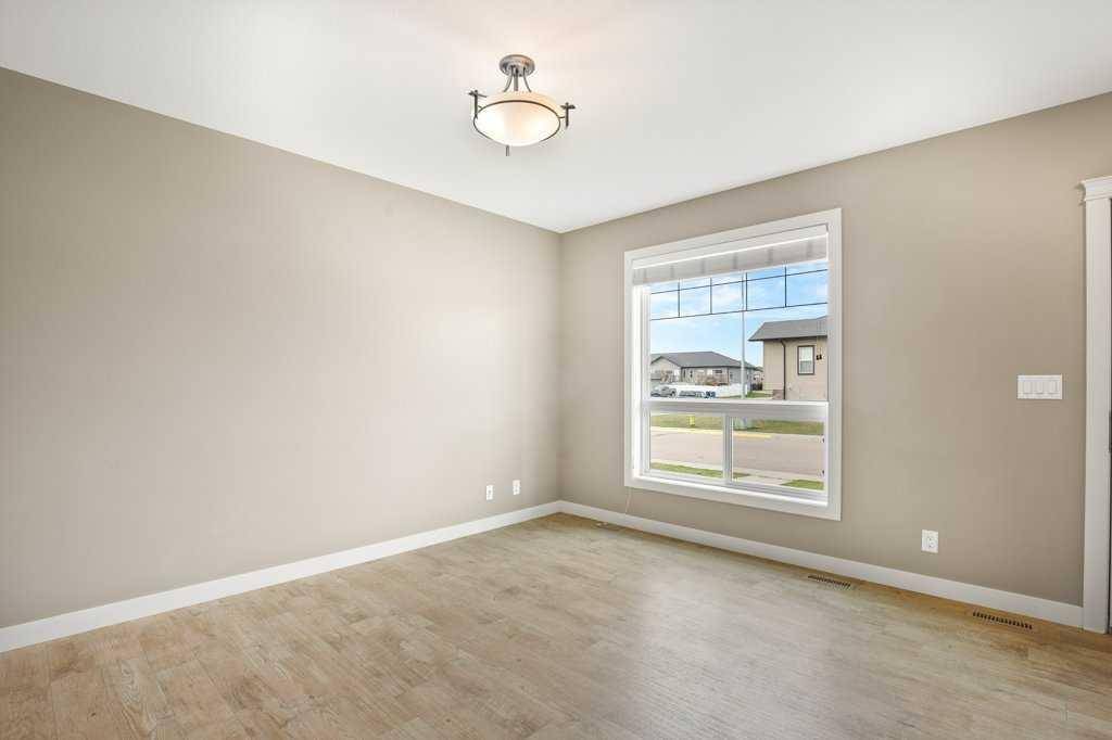 Blackfalds, AB T4M 0A7,33 Crimson CT