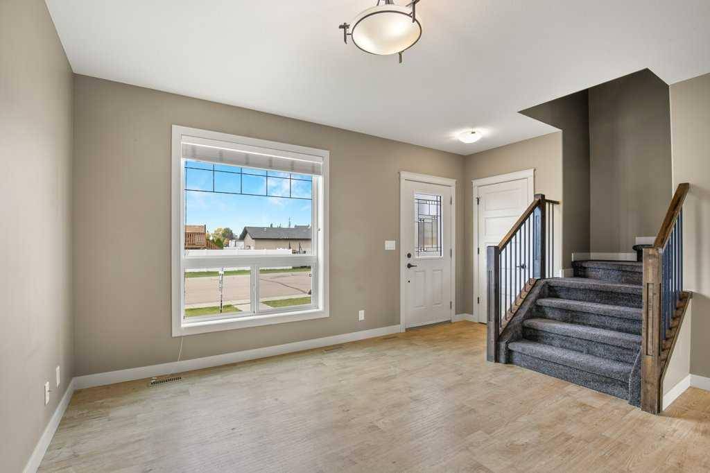 Blackfalds, AB T4M 0A7,33 Crimson CT