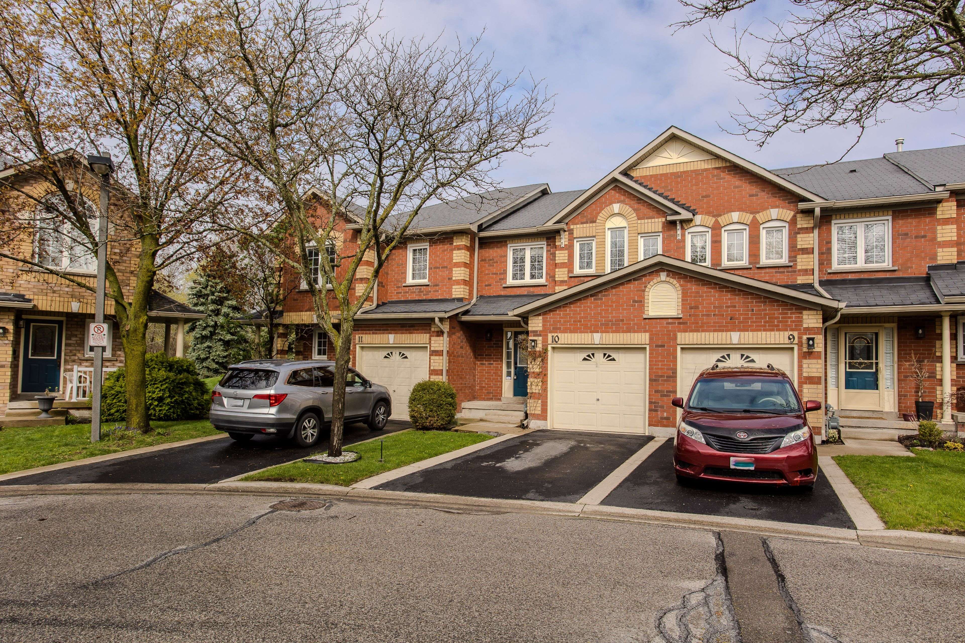Burlington, ON L7M 4H6,2022 Atkinson DR #10