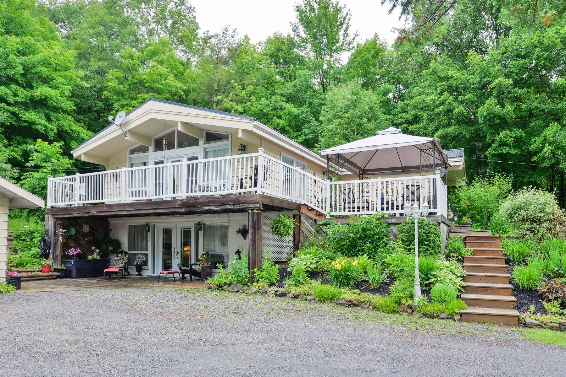 1027 Cowan Park RD, Muskoka Lakes, ON P0B 1M0