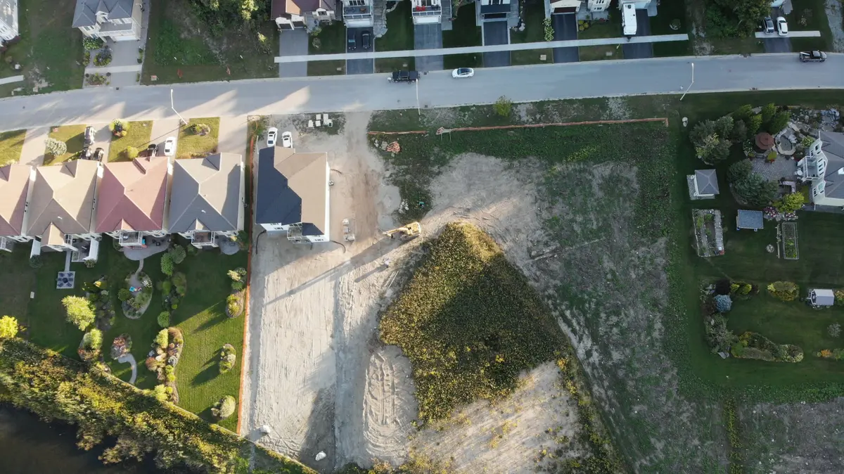 Midland, ON L4R 5L9,607 TAYLOR DR