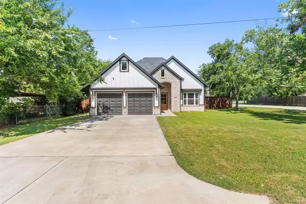 300 College Street, Joshua, TX 76058