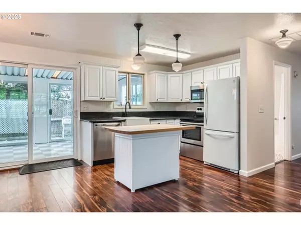 Gresham, OR 97030,575 NE FLEMING AVE #B-43