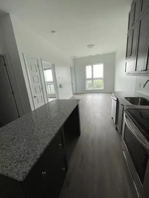 Oakville, ON L6M 5N4,95 Dundas ST W #411