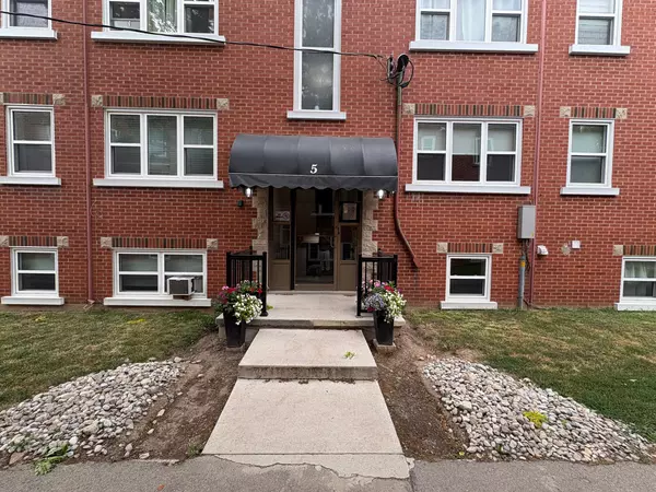 5 Applewood AVE #1, Hamilton, ON L8G 3S4