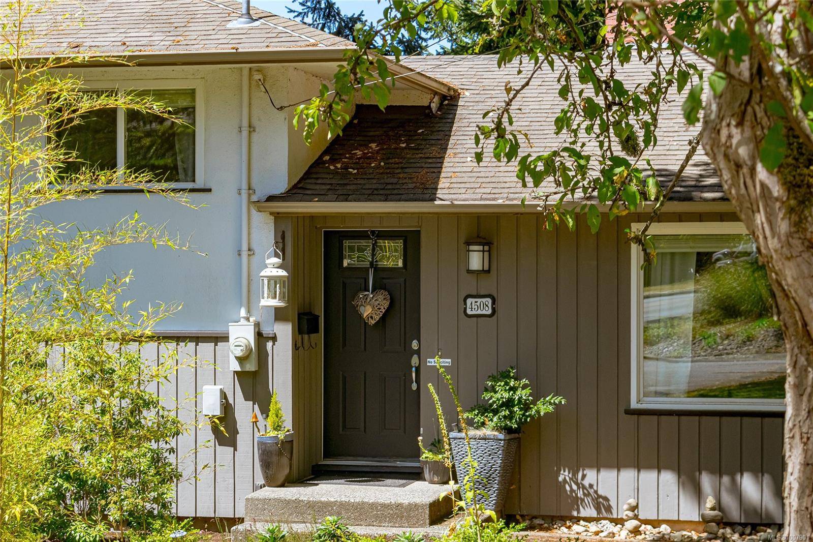 4508 Duart Rd, Saanich, BC V8N 3K2