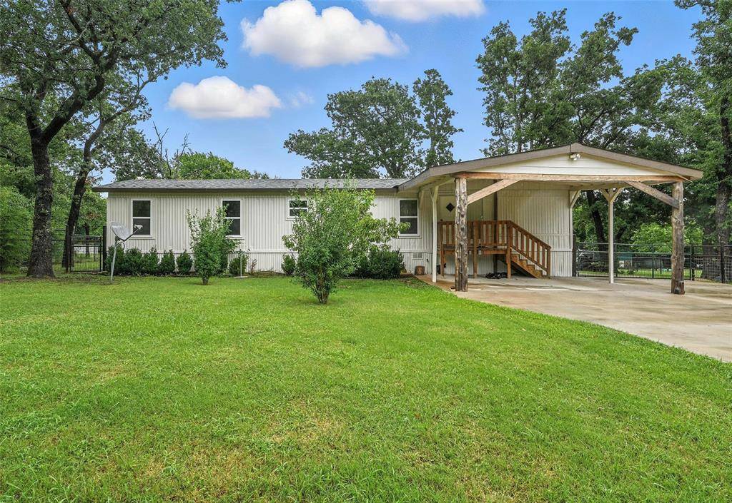 525 Surrey Lane, Burleson, TX 76028