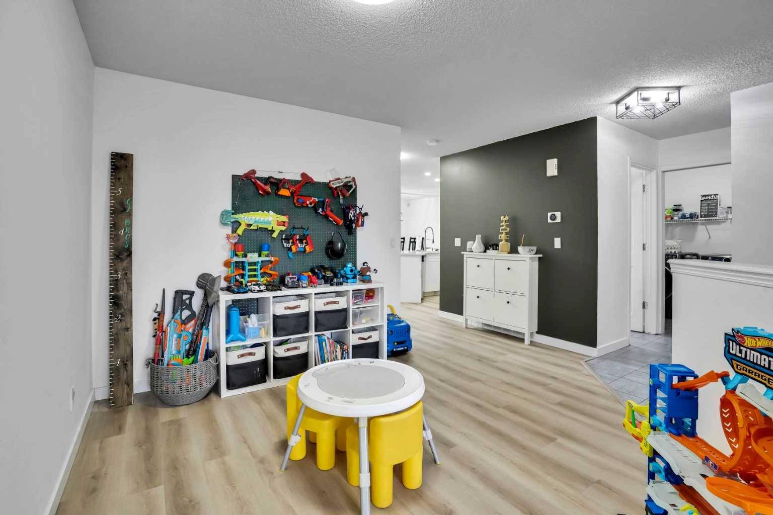 Calgary, AB T2Z 4B2,19 New Brighton DR SE