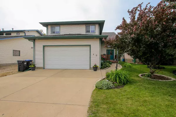 40 Hallgren DR, Sylvan Lake, AB T4S 1W6