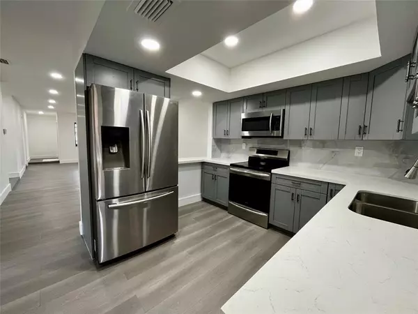 10901 NW 41st Dr, Coral Springs, FL 33065