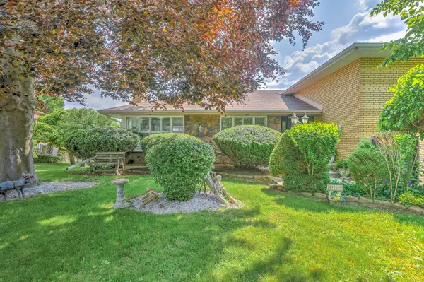 89 Portage AVE, Toronto W04, ON M9N 3H2