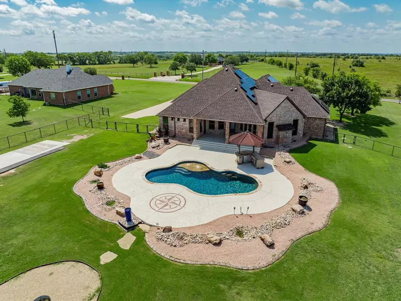 910 Angus Road, Waxahachie, TX 75167