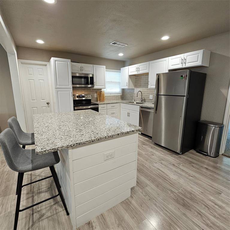 802 Brown Trail, Bedford, TX 76022
