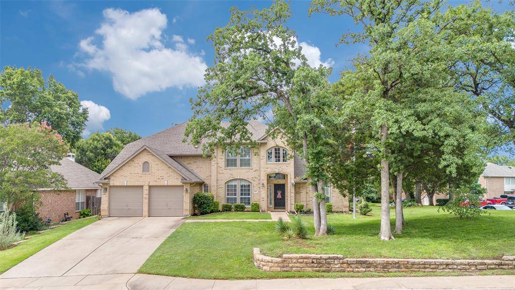 2804 Stonehurst Drive, Grapevine, TX 76051