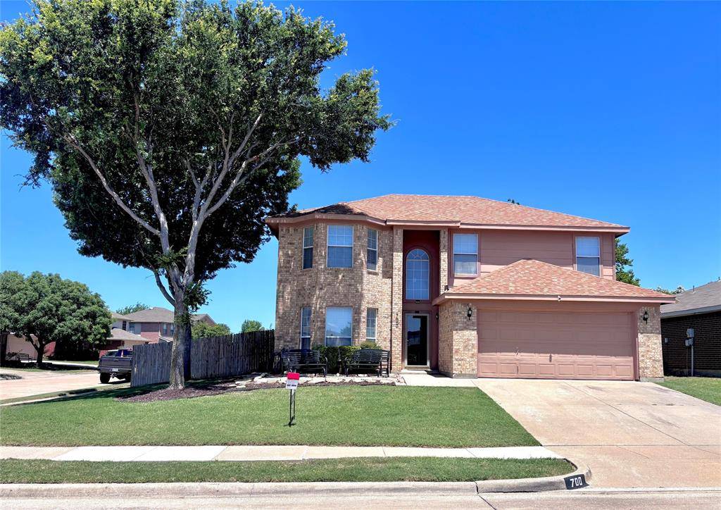700 Hummingbird Trail, Saginaw, TX 76131