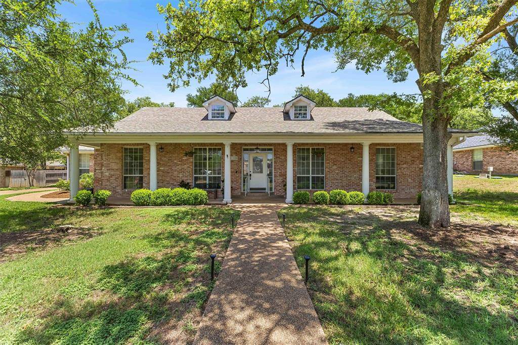 105 Lost Oaks Drive, Waco, TX 76705