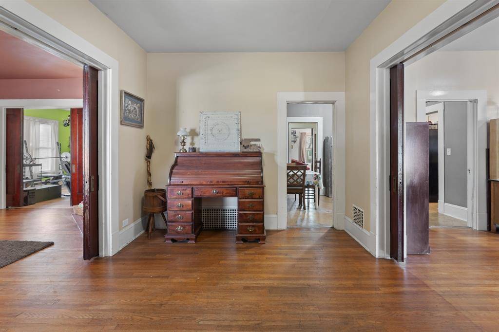 Cleburne, TX 76033,225 Featherston Street