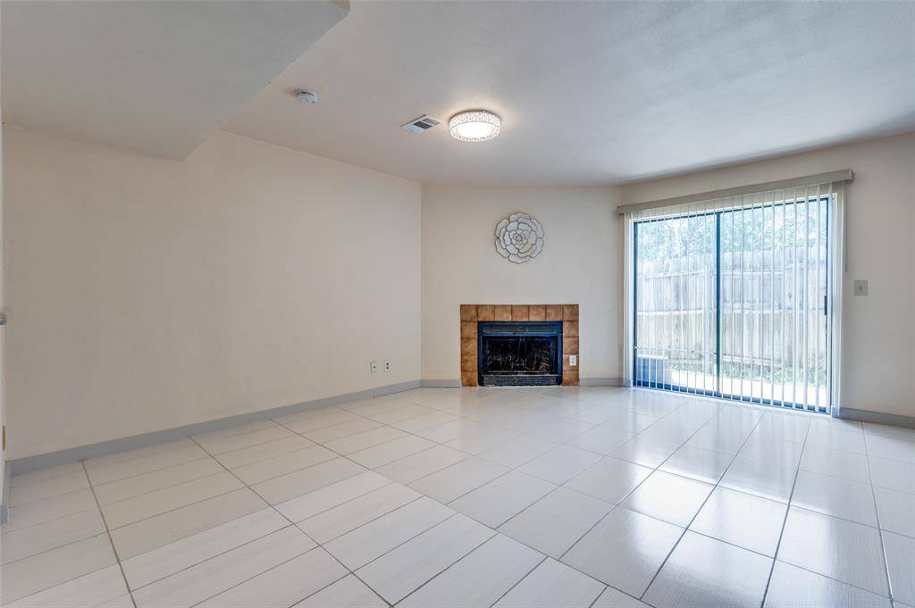 Denton, TX 76201,700 W Collins Street