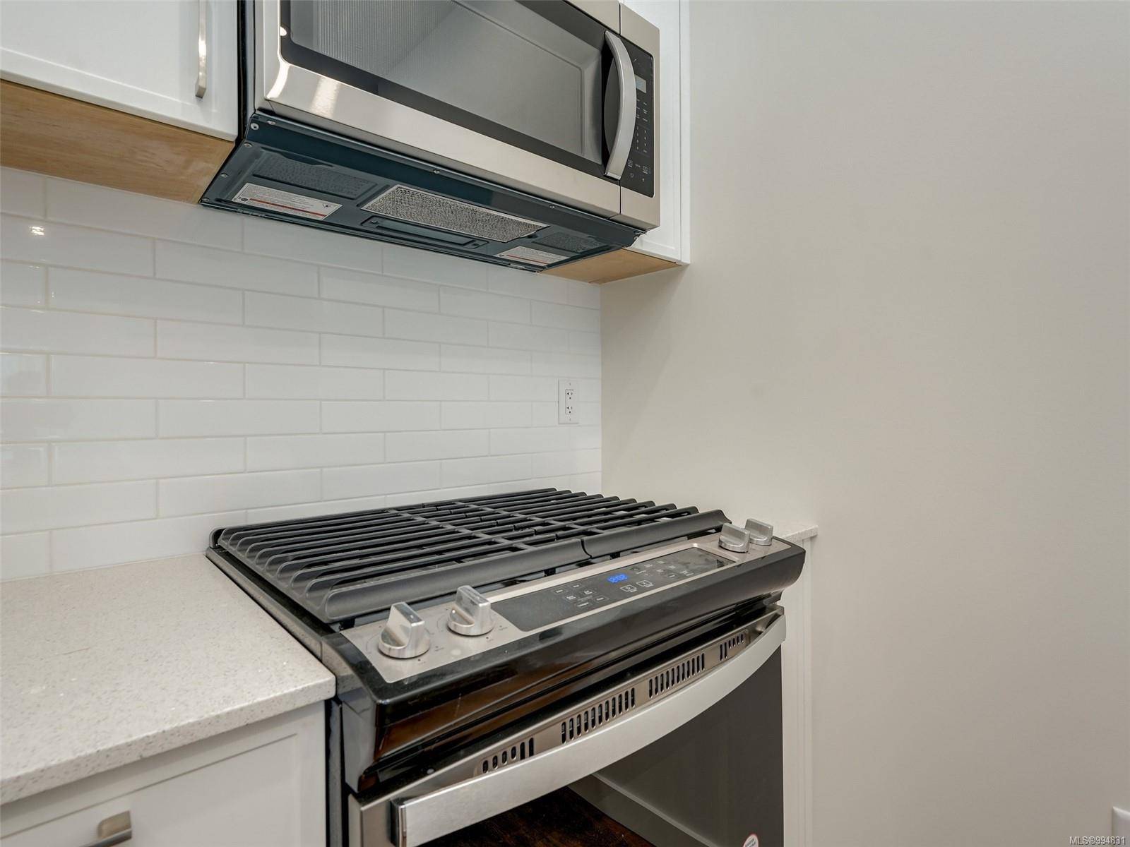 Langford, BC V9B 7B9,654 Granderson Rd #312