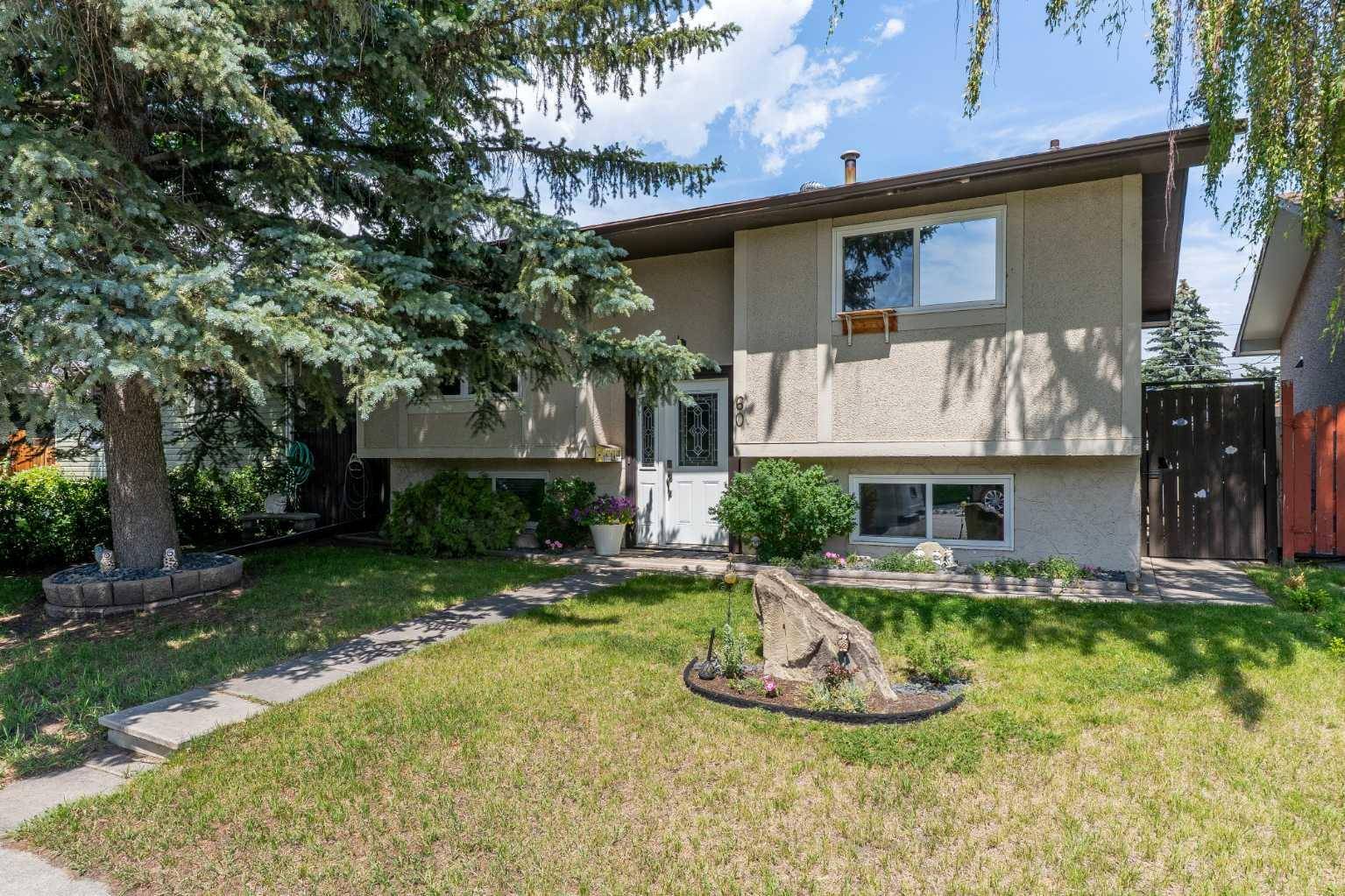 Calgary, AB T2B 2E2,60 Dover Meadow Close Southeast