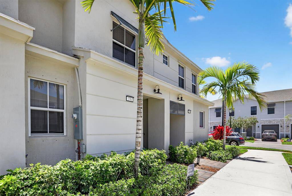 Pompano Beach, FL 33060,376 NW 8th Ct #376
