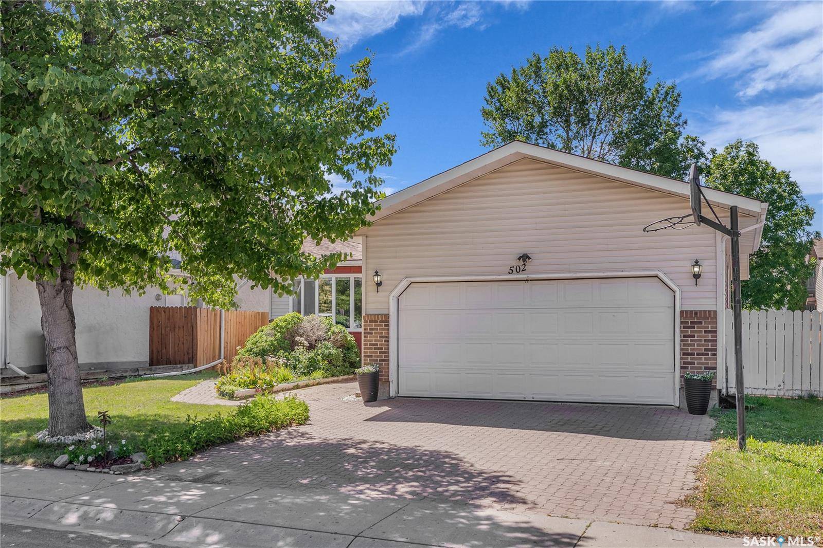 502 Brightsand CRESCENT, Saskatoon, SK S7J 4Y3