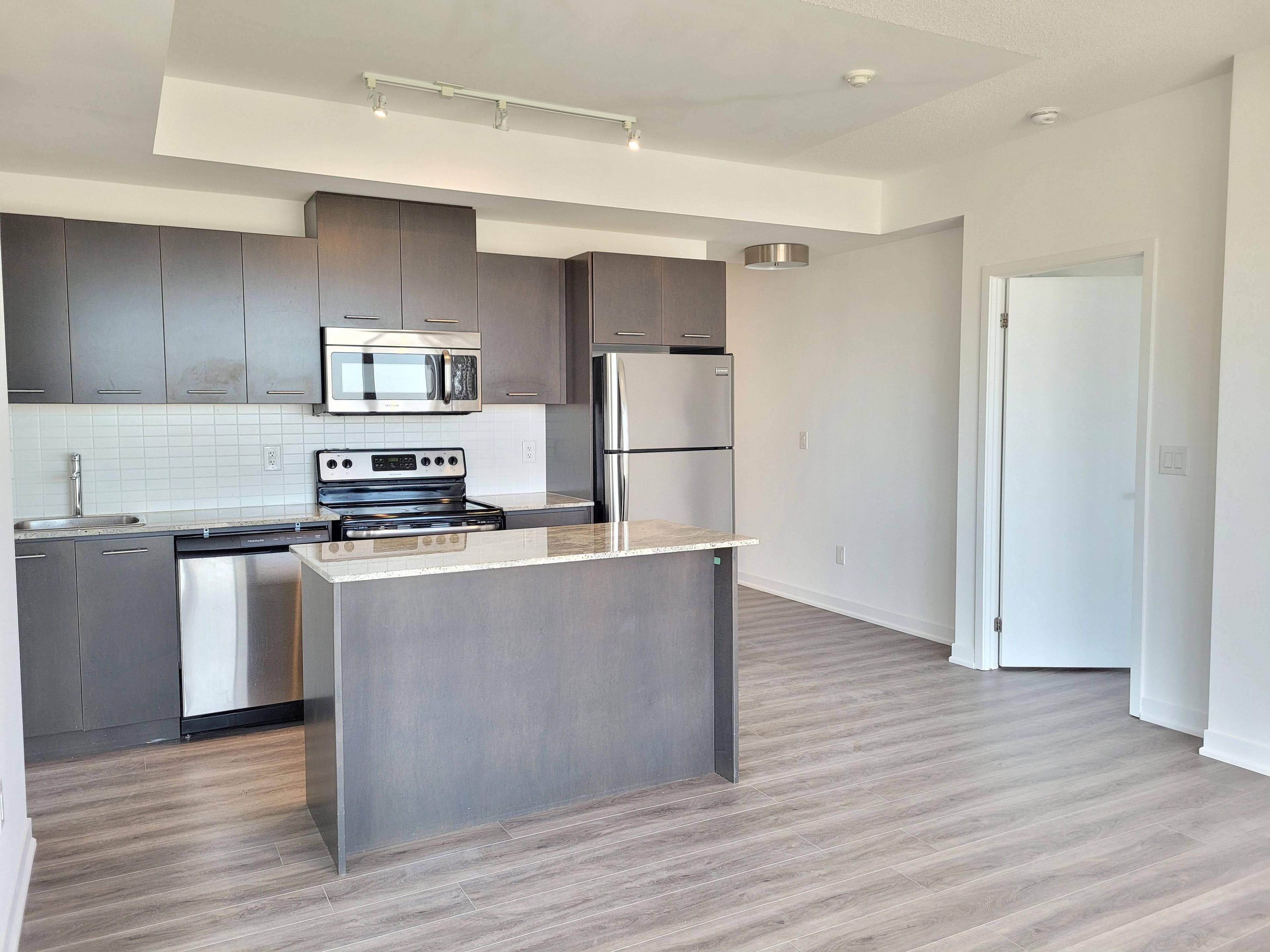 Mississauga, ON L5B 0G7,360 Square One DR #1902