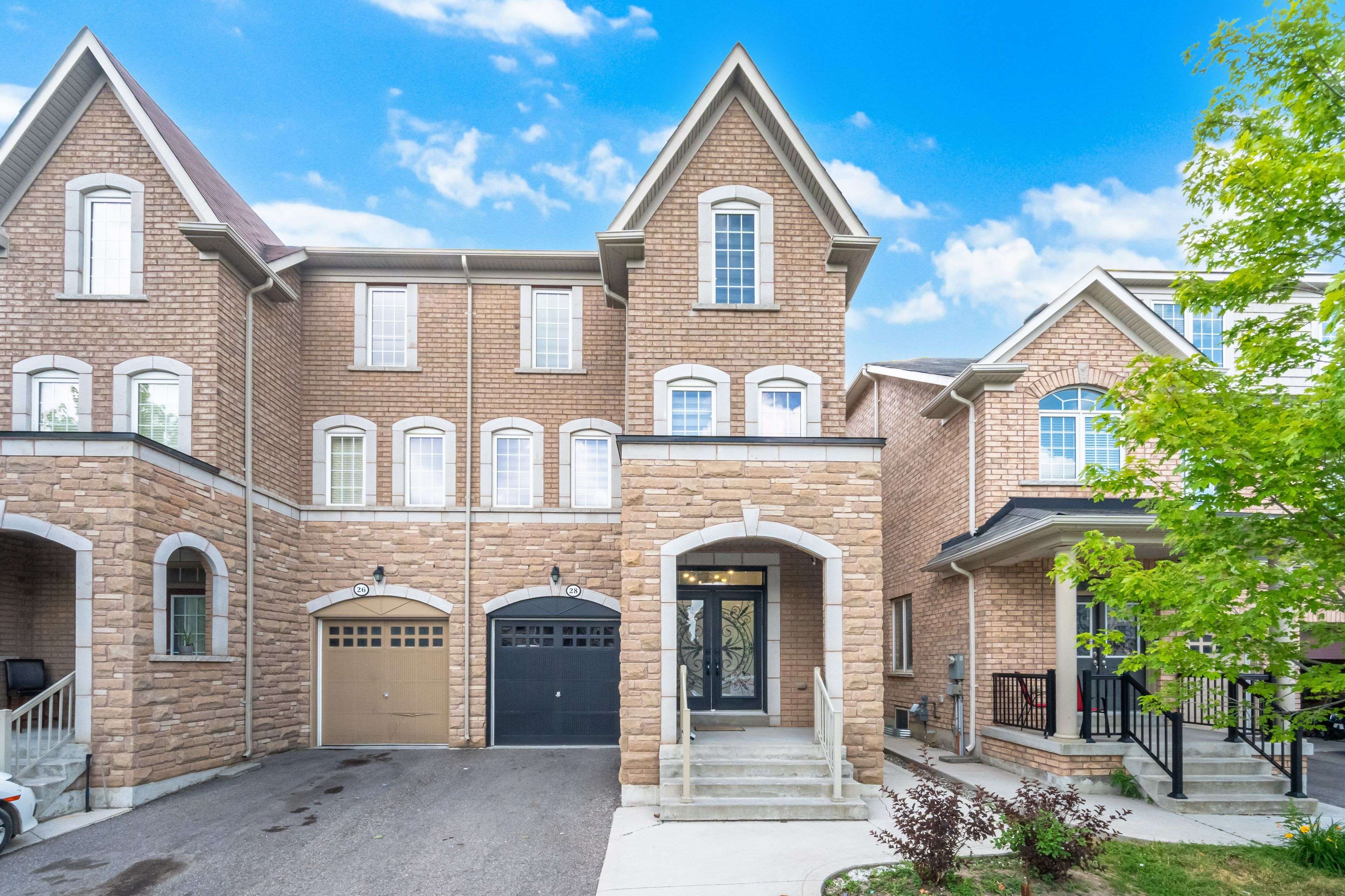 28 Sussexvale DR, Brampton, ON L6R 3S1