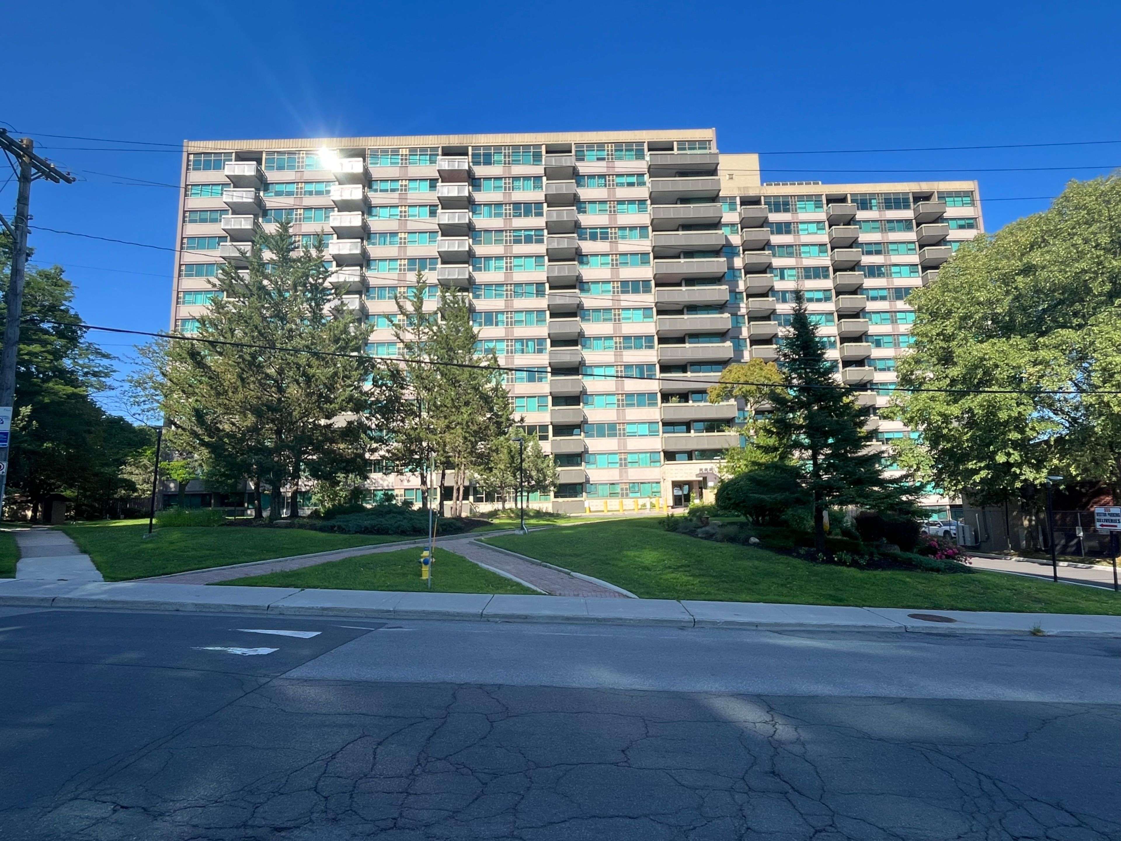 555 BRITTANY DR #407, Manor Park - Cardinal Glen And Area, ON K1K 4C5